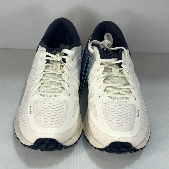 Woman’s Asics MetaRun running shoes size 9 us - Picture 2 of 4